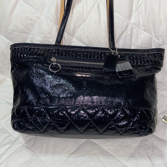 Gorgeous Coach Poppy Patent leather tote 18674 - Picture 3 of 16